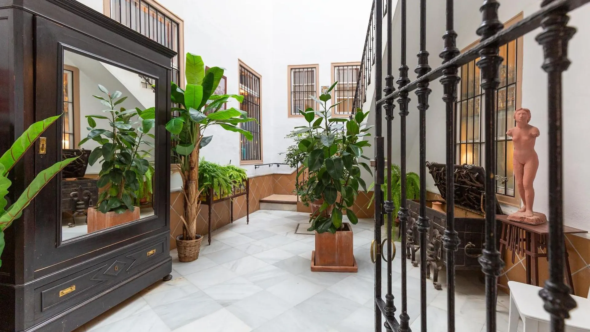 Descubrehome Penthouse Santa Cruz, Private Terrace Seville 0*,  Spain